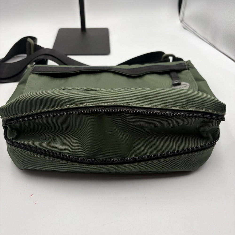 LLBean Boundless Messenger Bag Green Nylon Adjustable Strap crossbody Zip - Picture 6 of 10